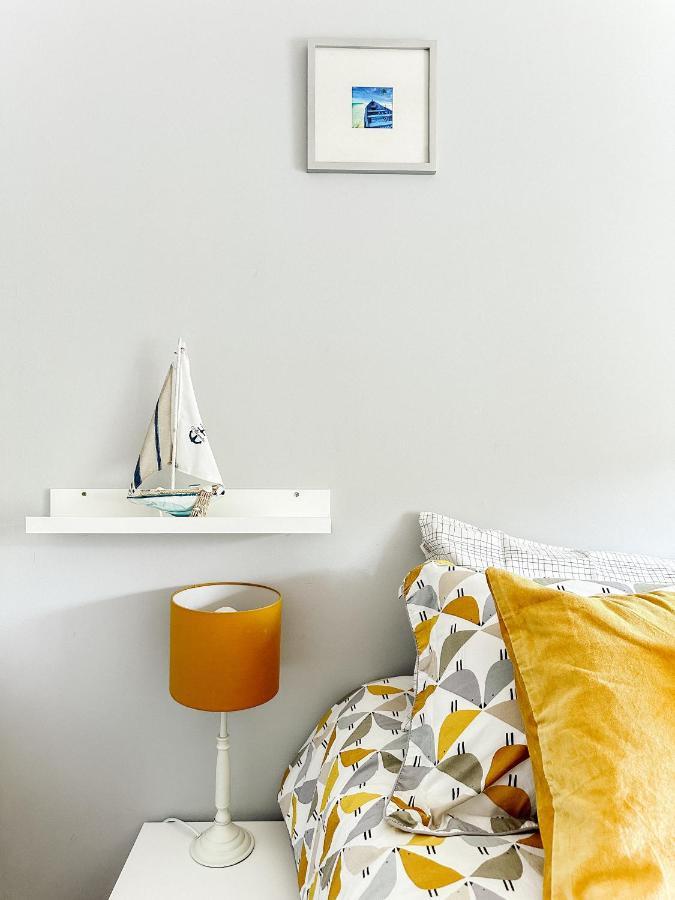 Beautiful Apartment In Guildford With Parking Send Zewnętrze zdjęcie