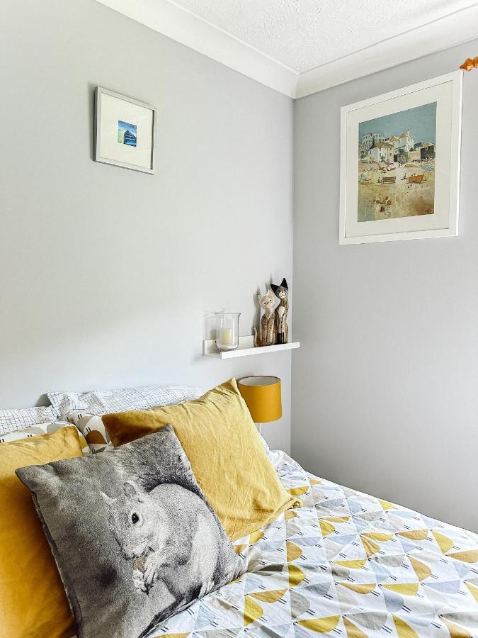 Beautiful Apartment In Guildford With Parking Send Zewnętrze zdjęcie