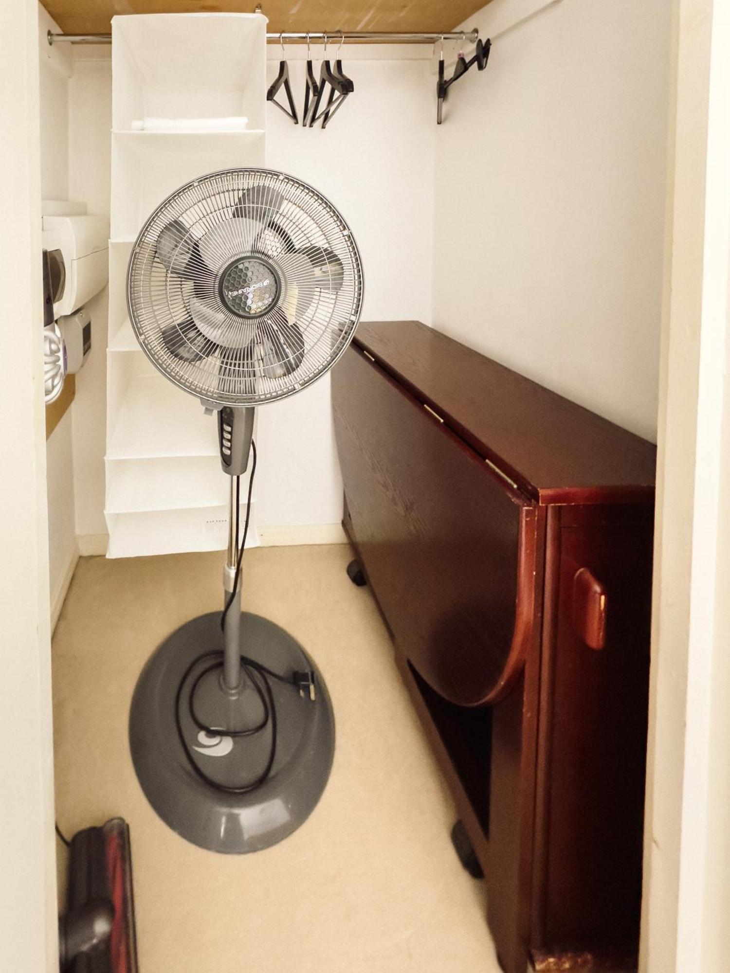Beautiful Apartment In Guildford With Parking Send Zewnętrze zdjęcie