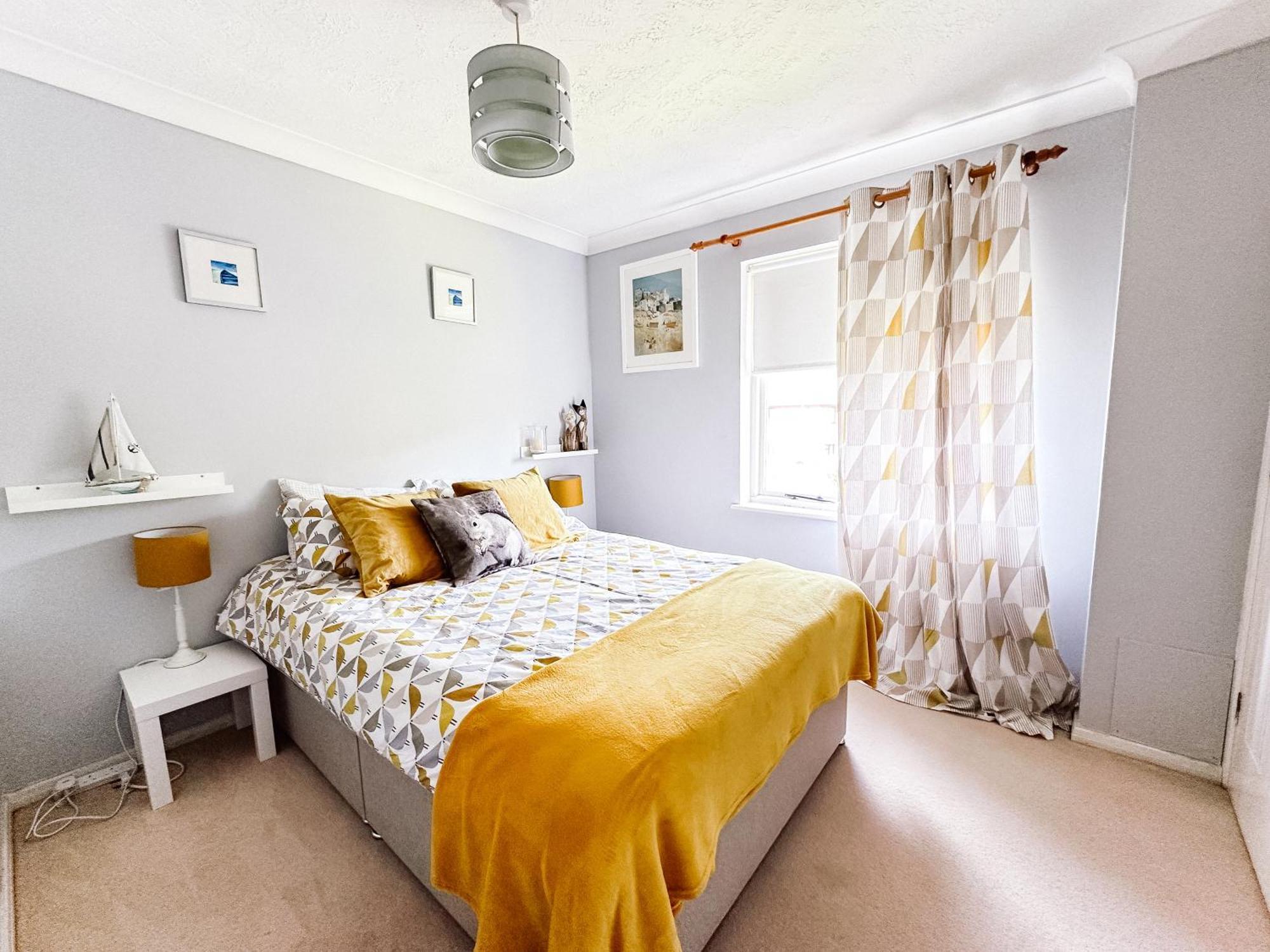 Beautiful Apartment In Guildford With Parking Send Zewnętrze zdjęcie
