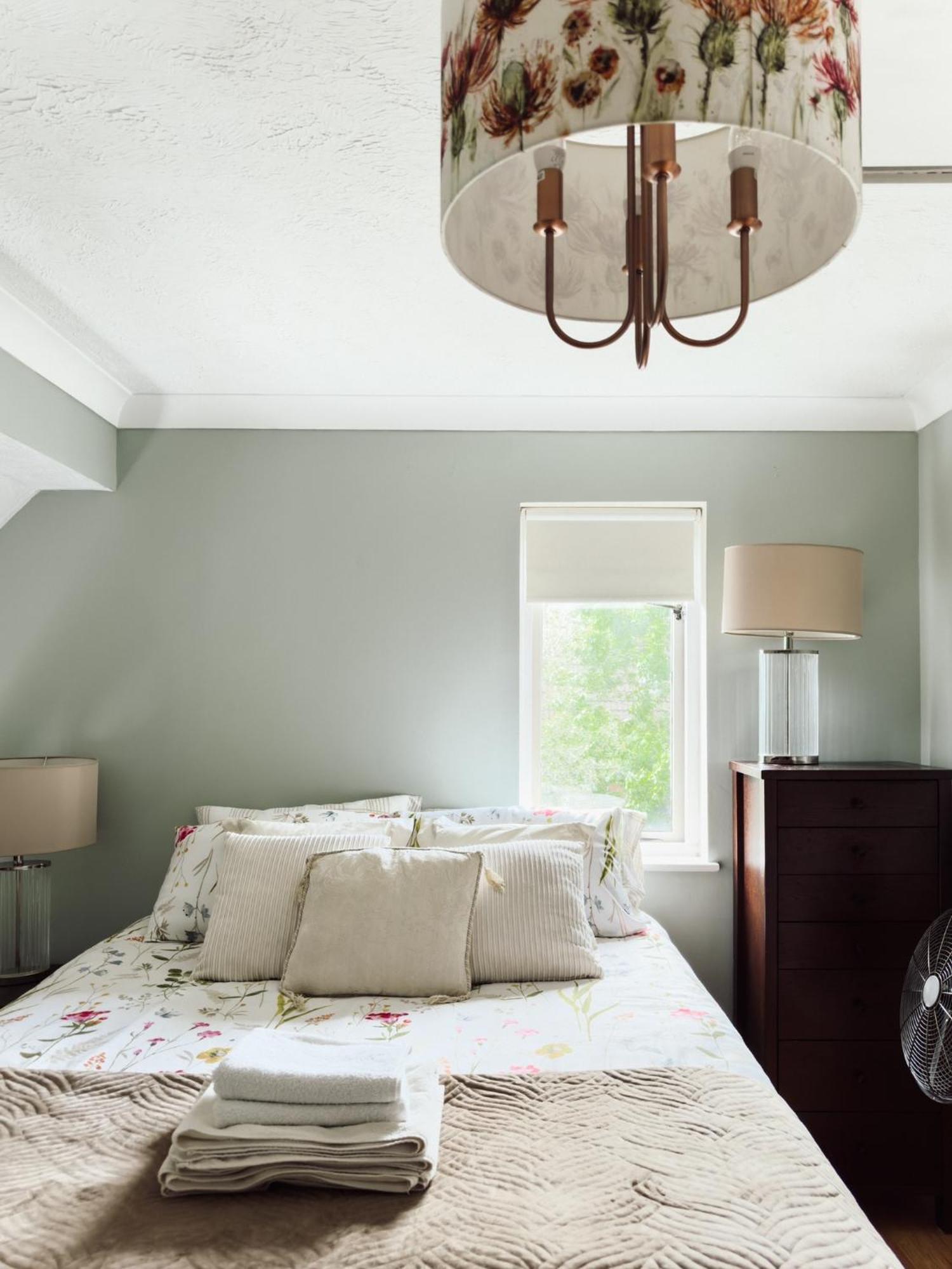 Beautiful Apartment In Guildford With Parking Send Zewnętrze zdjęcie