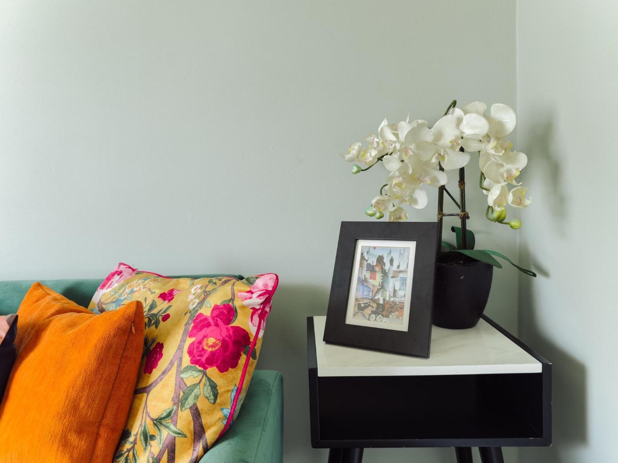 Beautiful Apartment In Guildford With Parking Send Zewnętrze zdjęcie
