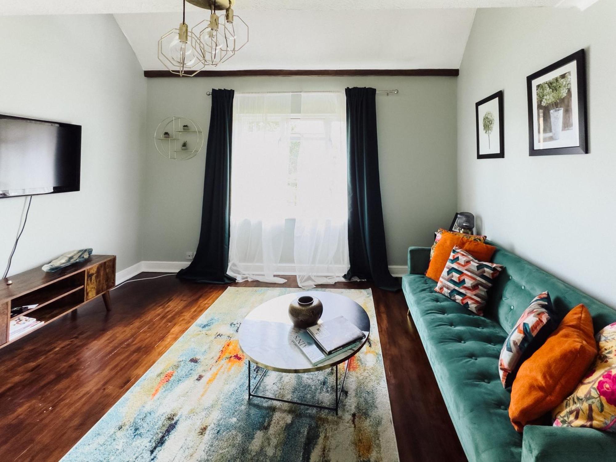 Beautiful Apartment In Guildford With Parking Send Zewnętrze zdjęcie