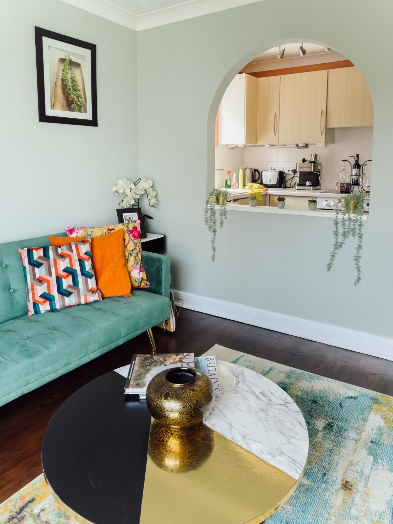 Beautiful Apartment In Guildford With Parking Send Zewnętrze zdjęcie
