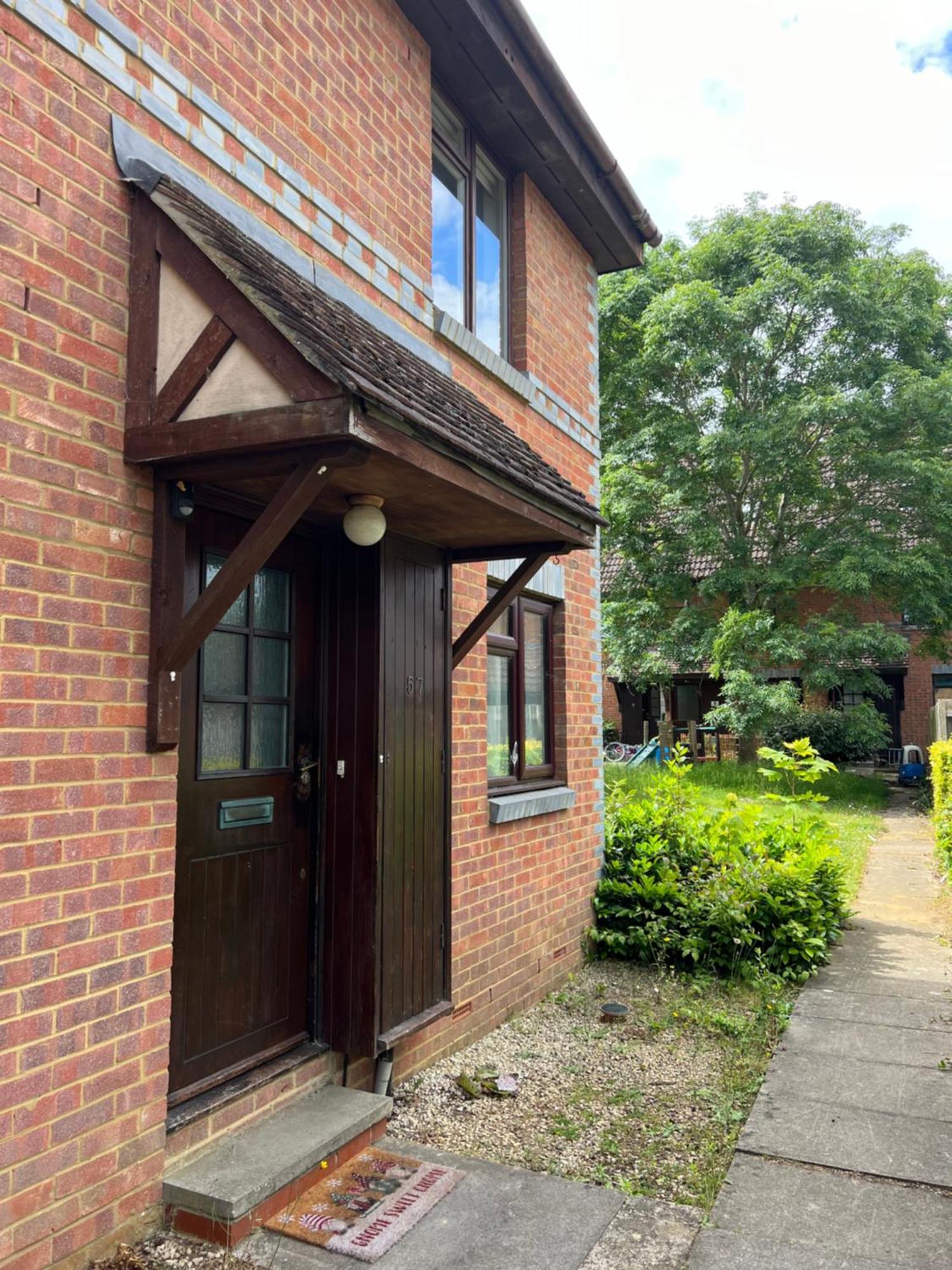 Beautiful Apartment In Guildford With Parking Send Zewnętrze zdjęcie